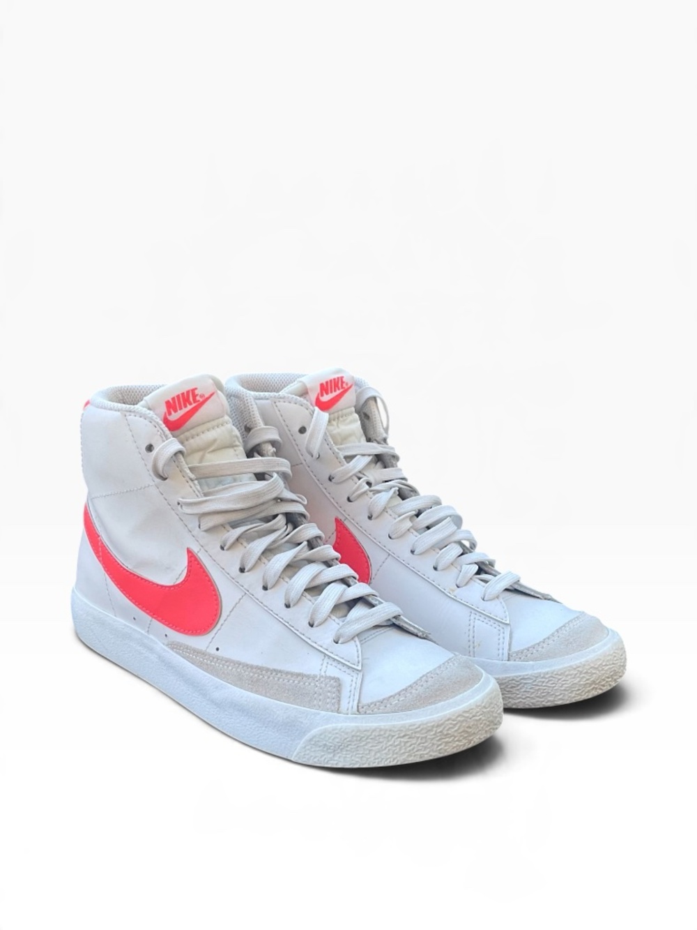 Nike WOMNES Blazer Mid '77 GS Size 6.5Y White Bright Crimson